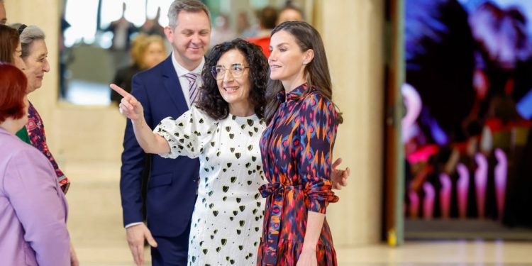 El estilismo más psicodélico de la reina Letizia
