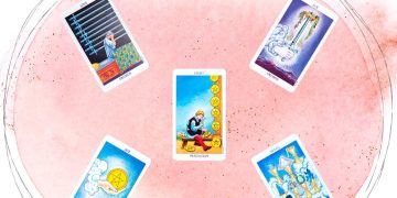 Qué significan los arcanos: Cómo interpretar la tirada de los mundo de las cartas del Tarot