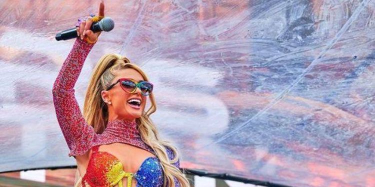 accesorios y prendas para llevar en los desfiles de 2023