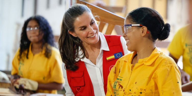 el uniforme de trabajo de la reina Letizia en Colombia