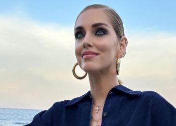 El vestido de Chiara Ferragni de marca española 'low cost' resuelve los looks en las noches de verano
