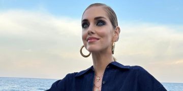 El vestido de Chiara Ferragni de marca española 'low cost' resuelve los looks en las noches de verano