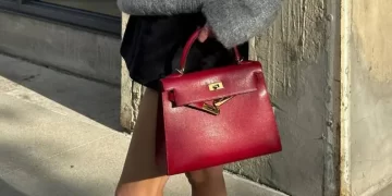 La tendencia de los bolsos rojos que ha enamorado a las famosas