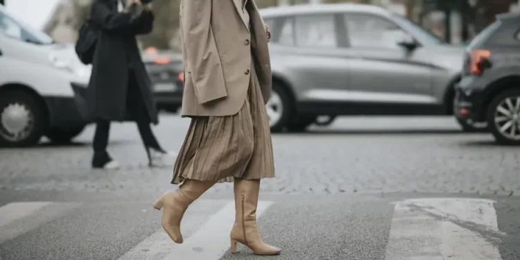 Las botas este 2024 se llevan con poco tacón