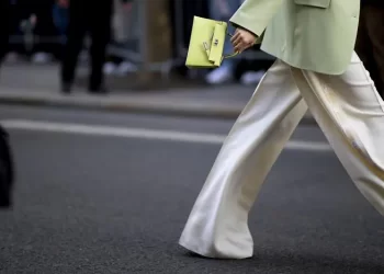 Los pantalones que no se llevan y los que sí en 2024